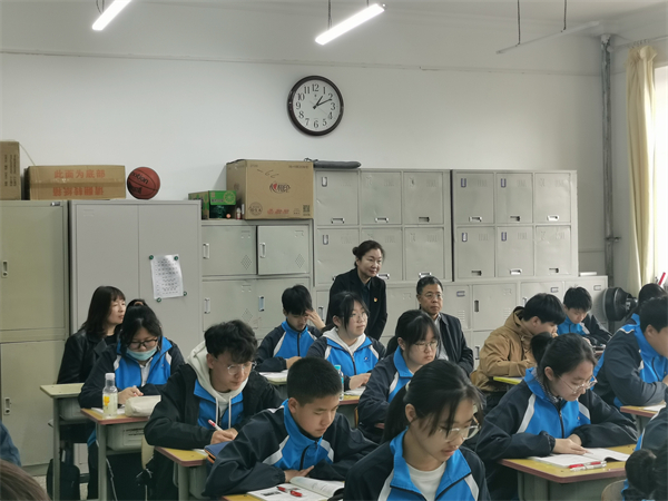 6.深入课堂听课.jpg