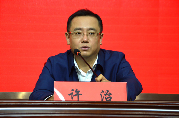 2.省教育厅教师工作处许治处长出席活动并讲话.jpg