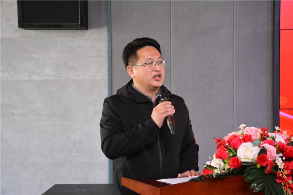 6.公主岭市西四小学杨怀南主任代表学员发言.JPG
