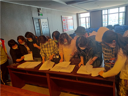 与会人员现场观摩学习.jpg