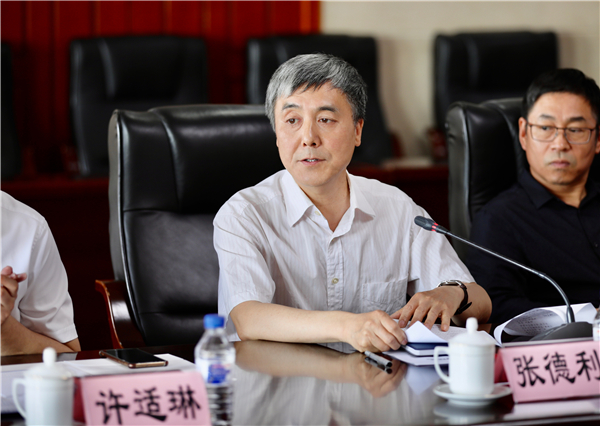 7长春师范大学副校长张德利主持会议.jpg